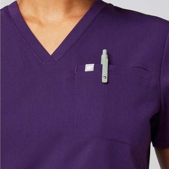 Fabletics scrub set - Picture 2 of 6